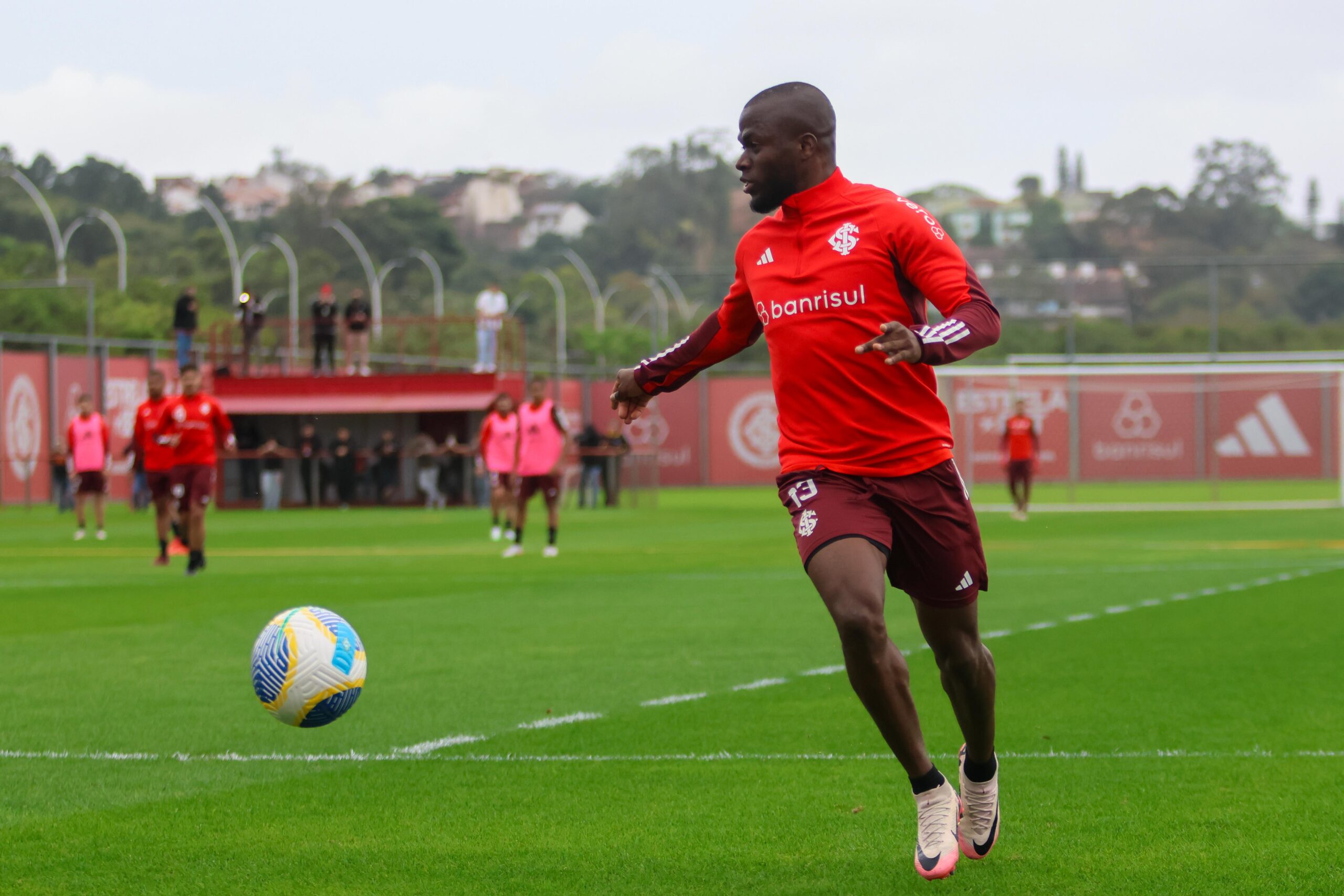 Inter hoje: Roger ganha reforços para encarar o Corinthians