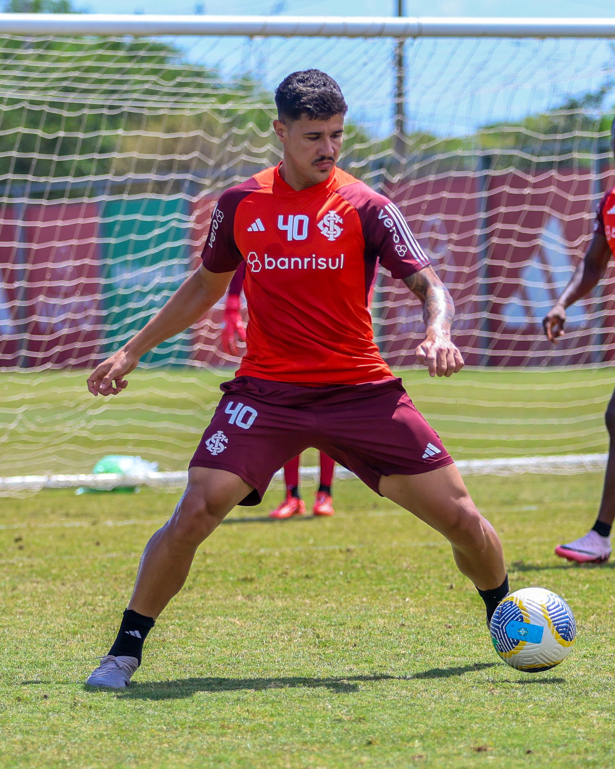 Roger muda tudo e prepara um novo Inter diante do Fortaleza